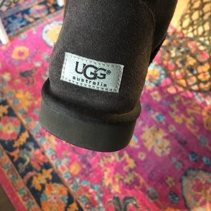 Women’s classic tall chocolate UGGS, size 10